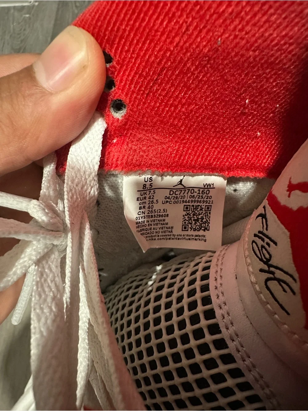 Jordan 4 Fire Red Size 8.5